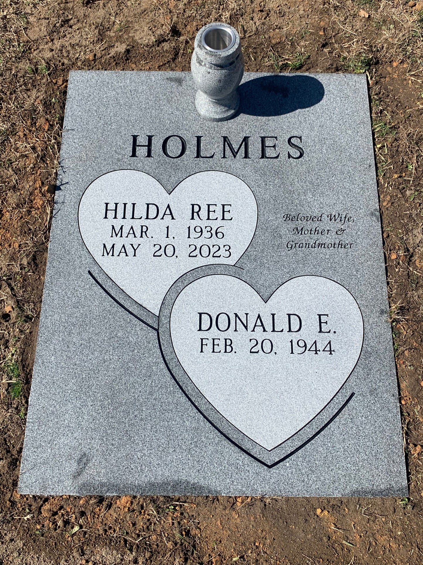 Single Grave Companion Flat Marker w/ Vase, Double Heart Panel Carving